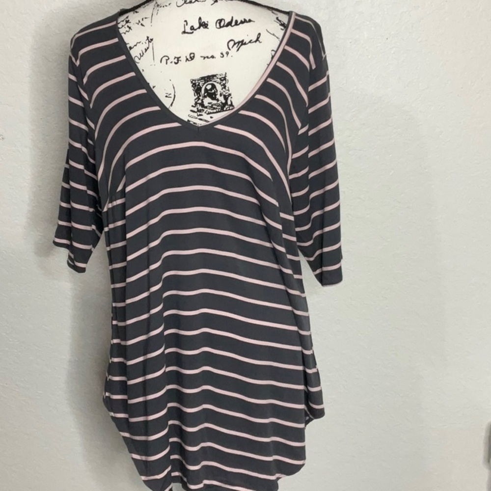 170- Torrid NWT Gray & Pink Stretch Challis Tunic Top, Size 1X